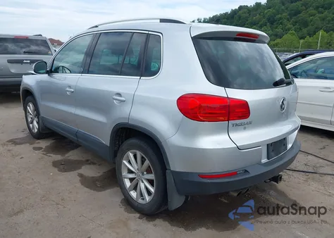 2017 Volkswagen Tiguan 2.0T Wolfsburg Edition z USA, uszkodzony, nr VIN WVGSV7AX9HW504047